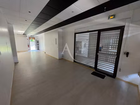 location locaux professionnels 51 m² à cayenne (97300)  1 430 €