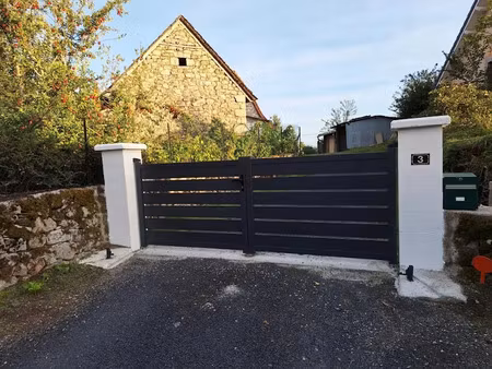 location maison 3 pièces 62 m² à ladinhac (15120)  571 €