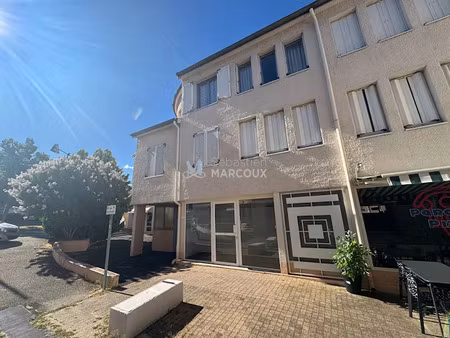 location locaux professionnels 54 m² à montbrison (42600)  920 €