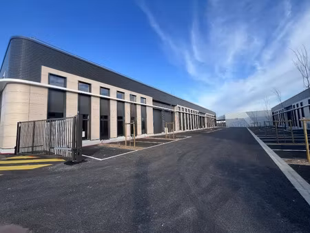 location locaux professionnels 454 m² à gallargues-le-montueux (30660)  3 594 €