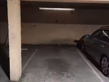 place de parking souterrain * urgent