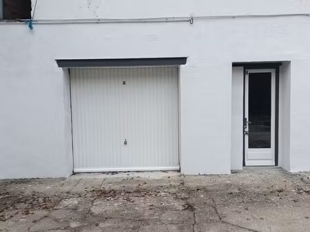 local stockage artisans particuliers  e-commerce sécurisé accès 24h/24