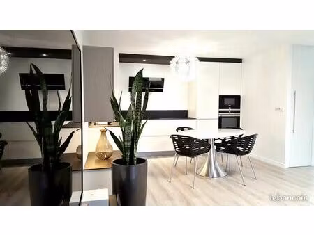 grand et paisible appartement 2.5 pieces avec 1 chambre