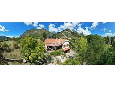 domaine rare à la vente à 15 mn de tallard sur 16874 m2 de terrain.