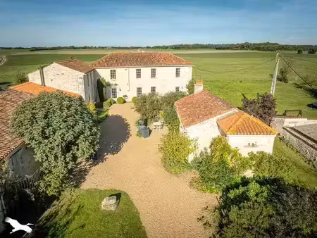 vente maison 10 pièces 305 m² à landrais (17290)  749 997 €