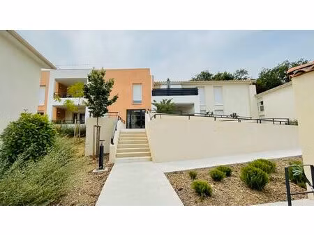 type 3 de 61 m²  terrasse et place de parking en sous-sol