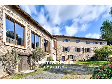 à vendre à longessaigne propriété de caractère avec piscin