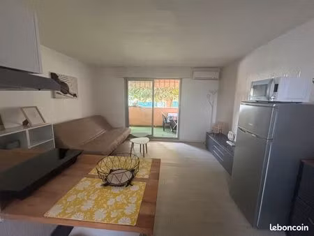 studio 22m2 avec balcon + place privée résidence avec piscine proche plages