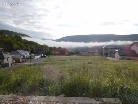 terrain 696 m² oyonnax