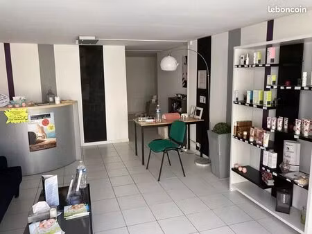 local commercial château-gaillard