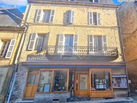 immeuble 3 pièces 260 m²