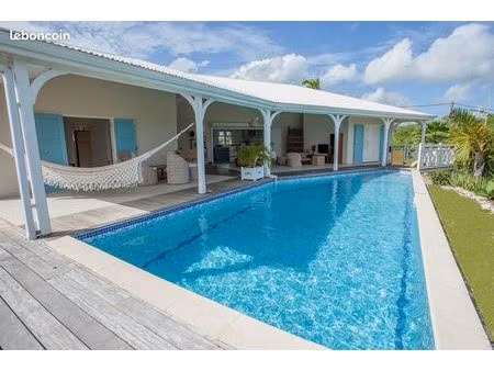 villa d'architecte de plain-pied avec vue mer et piscine  fort potentiel locatif