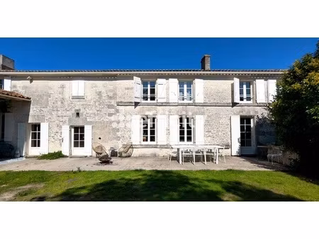 maison 5 pièces - 210 m²