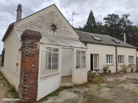maison agréable à louer  bonne exposition  garage et jardin  proche écoles et de chartres