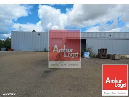 local d'activité 1 150 m²