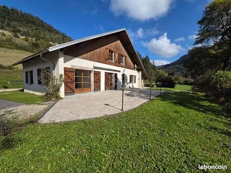 maison 9 pièces 206 m²