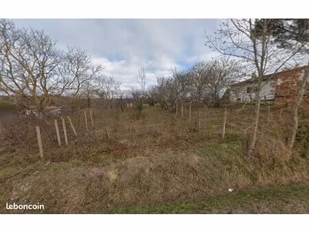 terrain 800 m² lanta