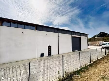 local commercial 517 m² auch