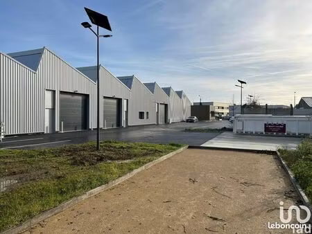 local 330 m² carquefou