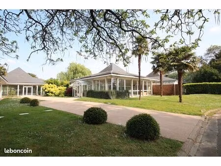 local commercial 670 m² gif sur yvette