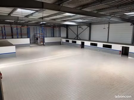 local industriel 2 200 m²