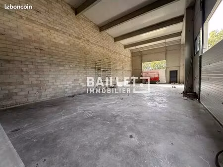 entrepôt 158 m² montauroux