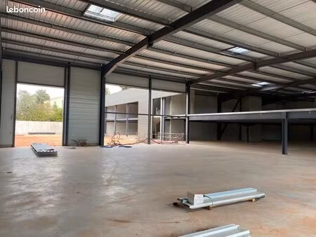 local d'activité 1 920 m²