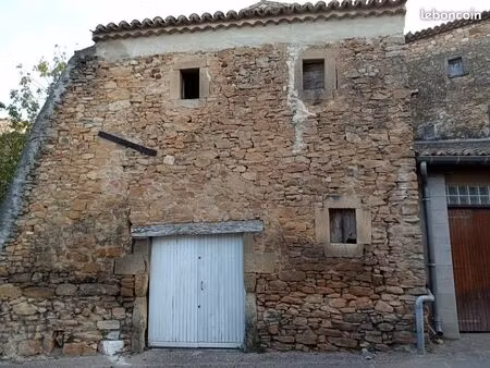 batisse centre village a renover