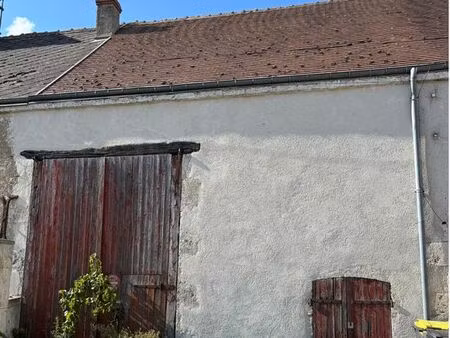 grange à rénover avec terrasse  jardinet  cave et stationnements