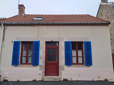 mignonne petite maison en creuse