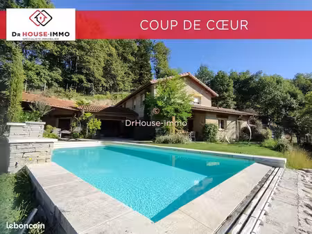 villa 7 pièces 250 m²