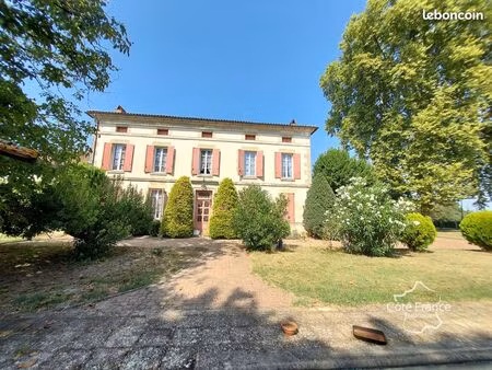 propriété 6 pièces 217 m²