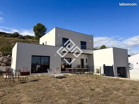 villa 5 pièces 130 m²