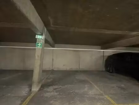 place de parking couvert et sécurisé