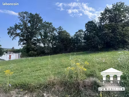 terrain 768 m² saint-sernin-du-bois