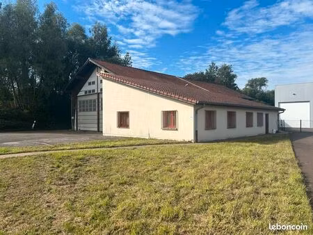 local bureaux 773 m²