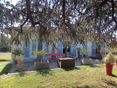 saint-aigulin (17360) maison rénovée 145 m² – 3/4 chambres – grand terrain arboré 2 181 m²