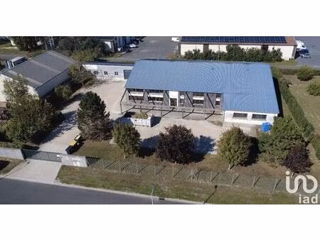 location local d'activités 978 m²