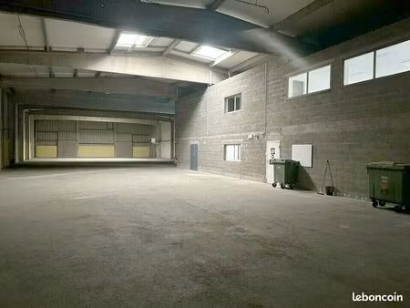 local d'activité 1 449 m²