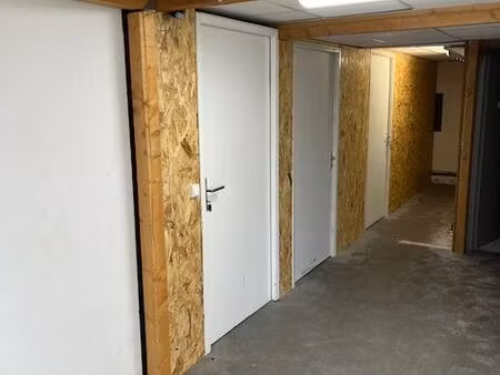 box à louer de10 m2 à bayonne : 90 euros