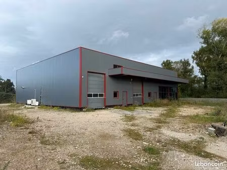 bâtiment industriel  neuf équipé pour la chaîne froide  laboratoire prêt à l’emploi à loue
