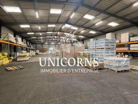 local industriel 1 590 m²