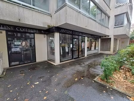 local commercial 61 m² viroflay