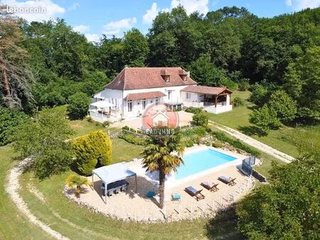 maison 9 pièces 207 m²