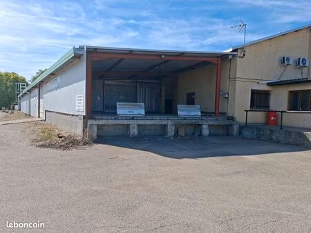 loue local commercial/stockage