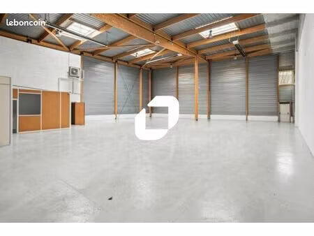 local d'activité 447 m²