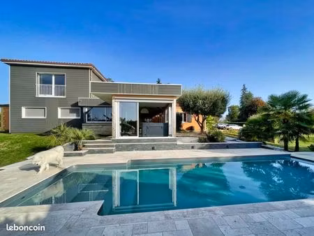 maison 8 pièces 250 m²