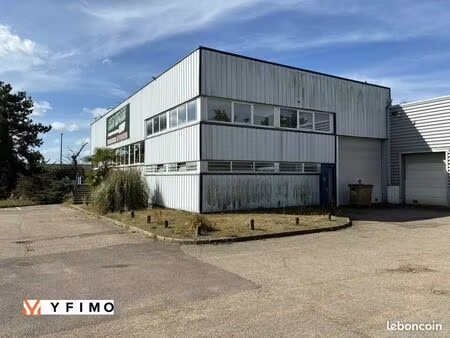 local d'activité 1 100 m²