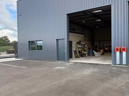 local d'activité 288 m²