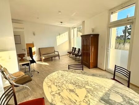 beau local professionnel à louer